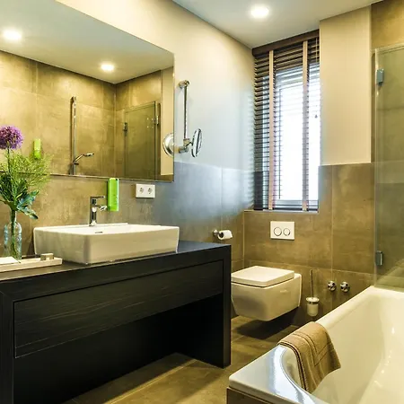 Ξενοδοχείο Strandhotel Luv 4*