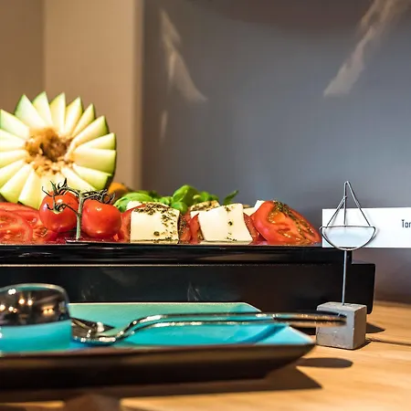 Ξενοδοχείο Strandhotel Luv 4*