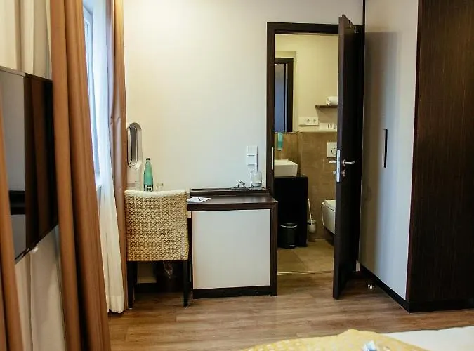 Strandhotel Luv فندق