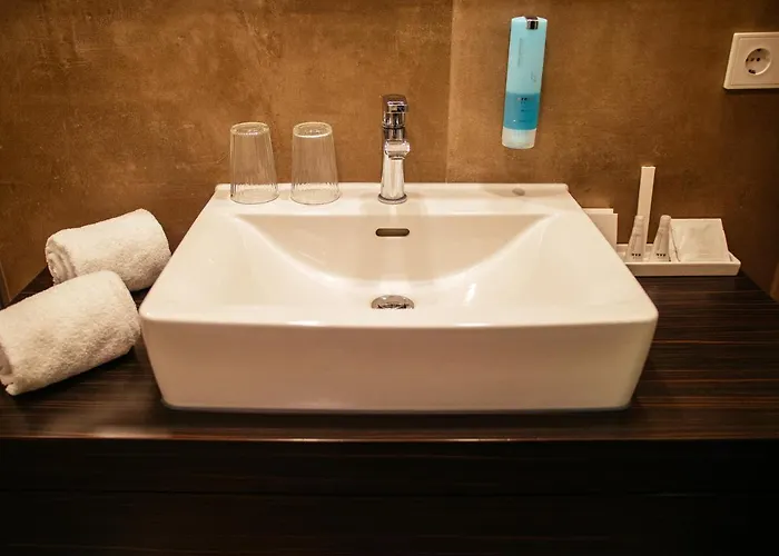 فندق Strandhotel Luv 4*