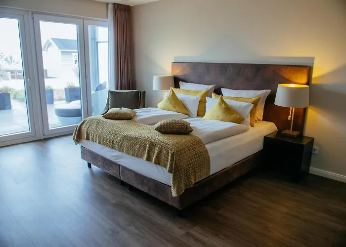 فندق Strandhotel Luv 4*