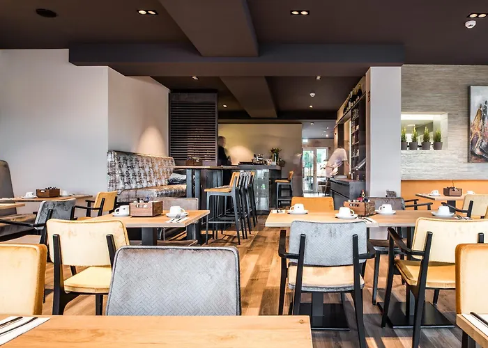 فندق Strandhotel Luv 4*