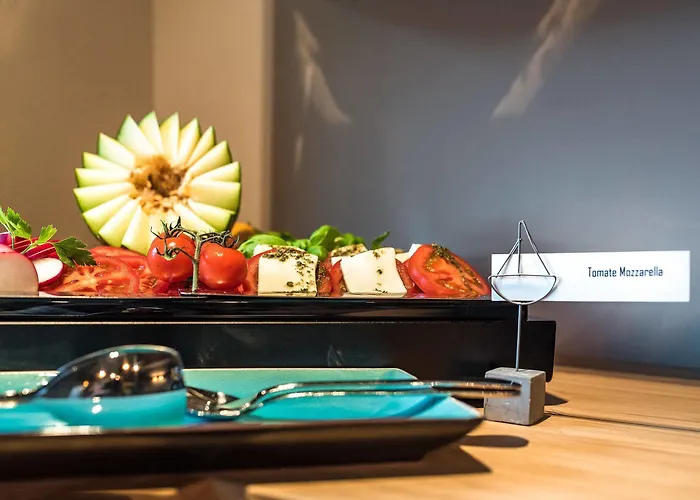 فندق Strandhotel Luv 4*